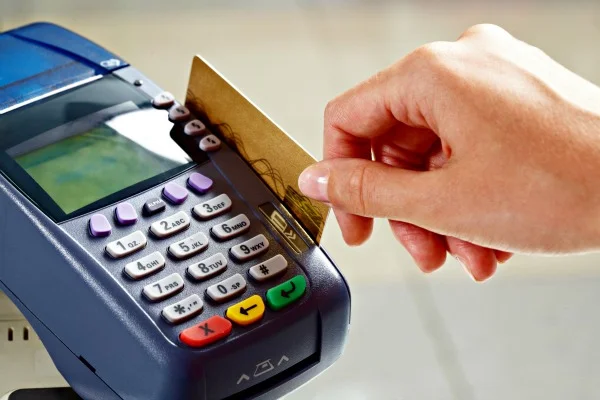 Demanda do consumidor por crédito sobe 2,1% em junho, aponta Serasa