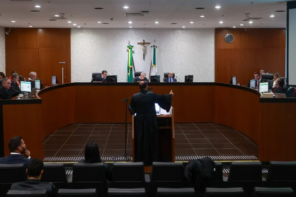 Tribunal Regional Eleitoral do Distrito Federal TRE DF inicia o julgamento do registro das candidaturas de Celina Leão e Gustavo Rocha Metropoles