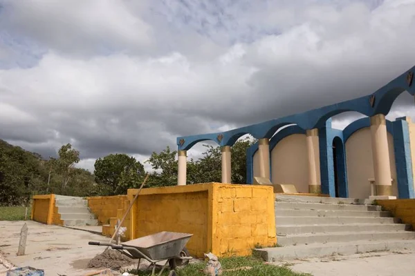 Via Sacra: fiéis sobem o Morro da Capelinha para pagar promessas