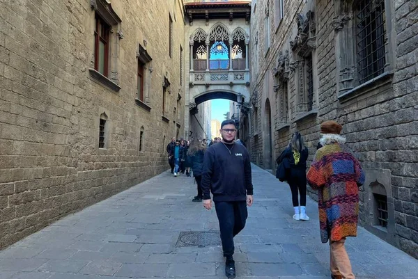 O Perfume: Cassio Pastrana revisita cenário de filme em Barcelona