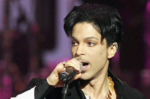 Ex-mulher de Prince lança biografia reveladora do excêntrico cantor