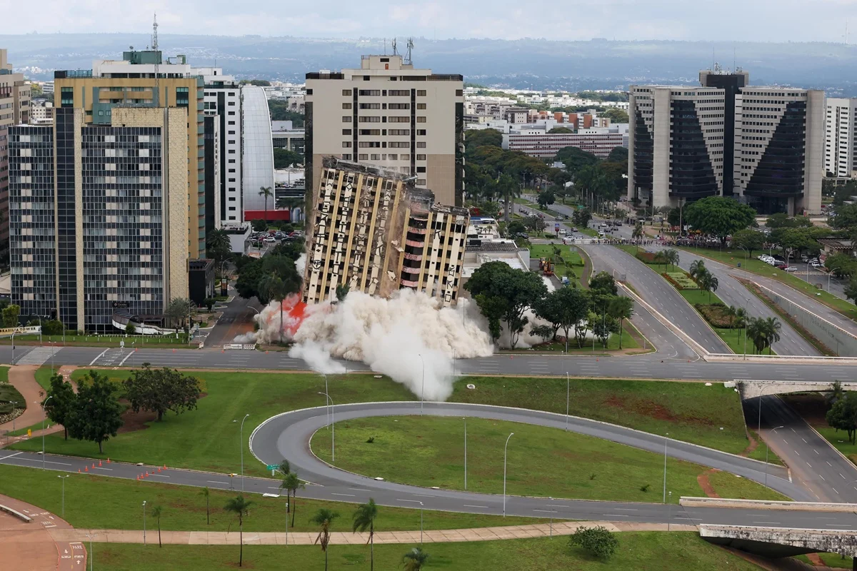 A implosão do Torre Palace é o 4° caso do tipo realizado em uma área tombada pelo patrimônio histórico em Brasília A implosão do Torre Palace é o 4° caso do tipo realizado em uma área tombada pelo patrimônio histórico em Brasília