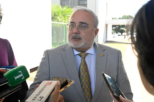 Presidente da Petrobras diz que não vai pressionar Ibama para liberar petróleo no Amazonas