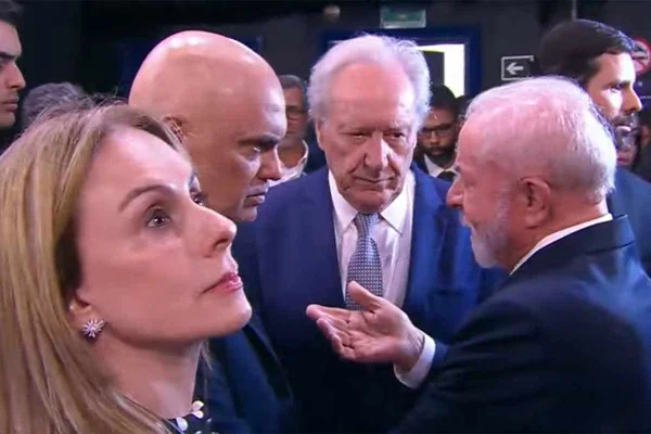 Viviane Barci de Moraes, Alexandre de Moraes, Ricardo Lewandowski e o presidente Lula, (da esq. para direita) em evento da emissora SBT, em São Paulo