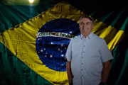Bandeira com nacional com Bolsonaro
