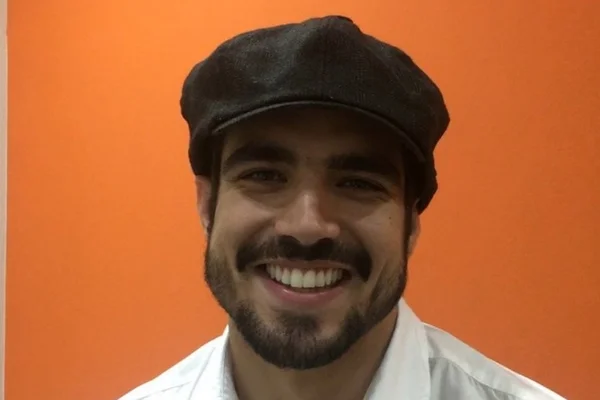 Caio Castro explica porque não expõe romance com Grazi Massafera