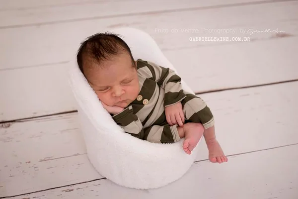 Acompanhamos um ensaio “newborn” e mostramos como tudo acontece