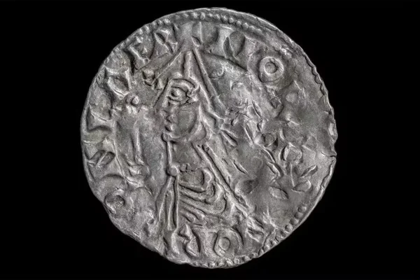 Imagem da moeda encontrada na Era Viking - Metrópoles