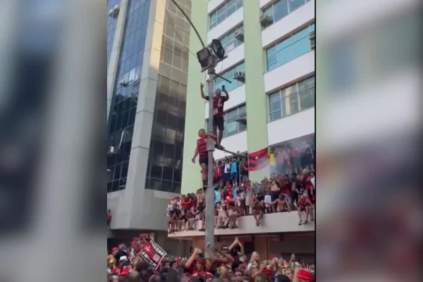 Libertadores: Flamengo faz festa e leva multidão às ruas do Rio