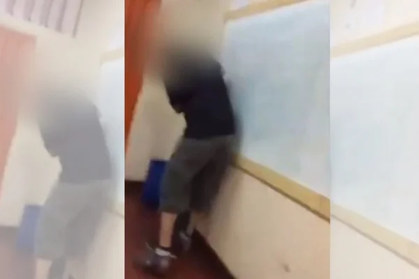 Professor agride aluno porque ele não queria entregar bola de papel