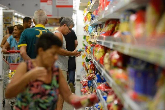 Custo da cesta básica cai em 20 capitais em setembro, segundo o Dieese