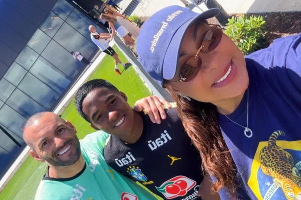 Mãe de Endrick reencontra craque e acompanha treino da Seleção nos EUA - destaque galeria Mãe de Endrick reencontra craque e acompanha treino da Seleção nos EUA - destaque galeria