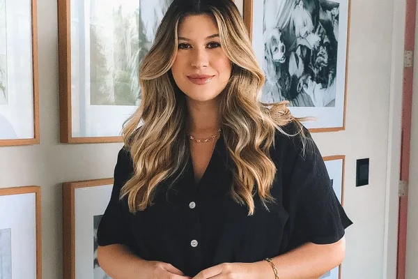 Susto! Influenciadora Nina Secrets encontra jiboia no quintal de casa: "Inesperada" - Metrópoles