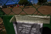 Os ônibus, que fariam o transporte dos usuários até outros restaurantes, não circularam nesta segunda-feira (29/6) por conta do ponto facultativo Os ônibus, que fariam o transporte dos usuários até outros restaurantes, não circularam nesta segunda-feira (29/6) por conta do ponto facultativo