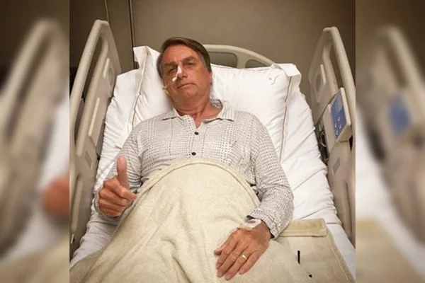 Bolsonaro internado por obstrução no intestino