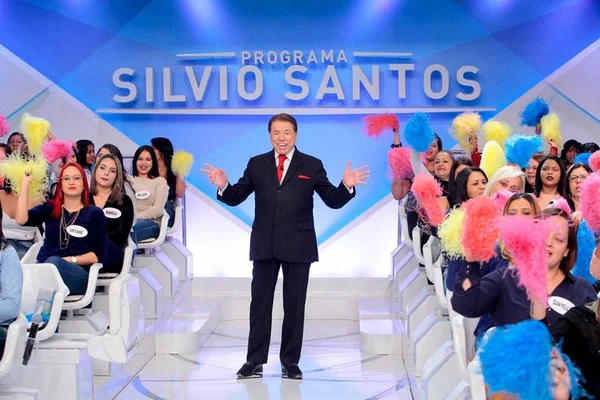 Silvio Santos pede cena romântica a crianças e causa polêmica na web