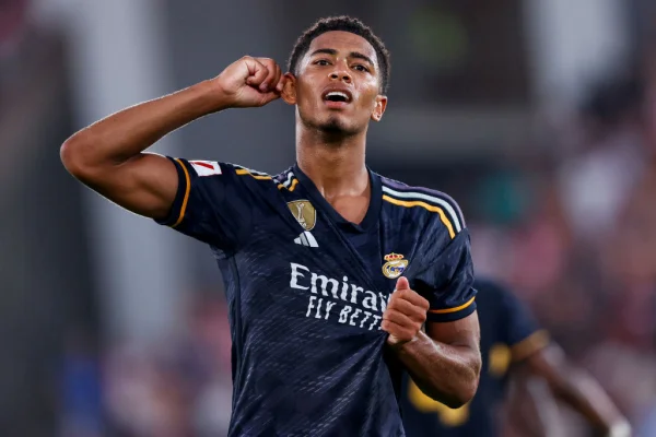 Jude Bellingham, jogador do Real Madrid, aparece comemorando gol em jogo pela La Liga- Metrópoles