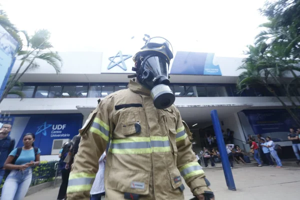 DF: faculdade é esvaziada após vazamento de ácido