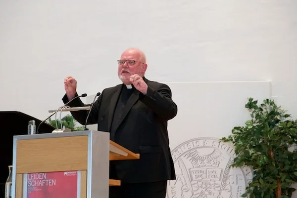 Arcebispo Reinhard Marx oferece renúncia ao papa Francisco
