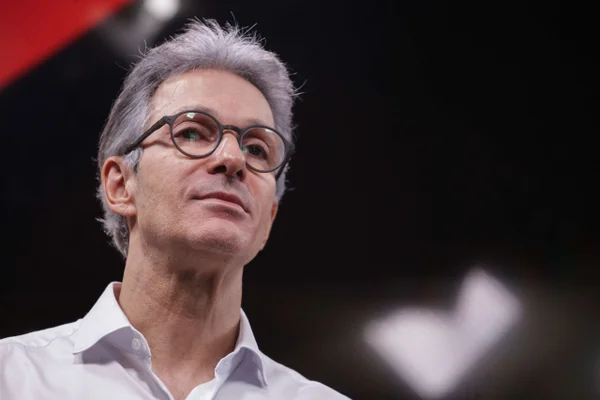 Bolsa Família: Zema diz que só exigirá estudo de homens e não de mulheres