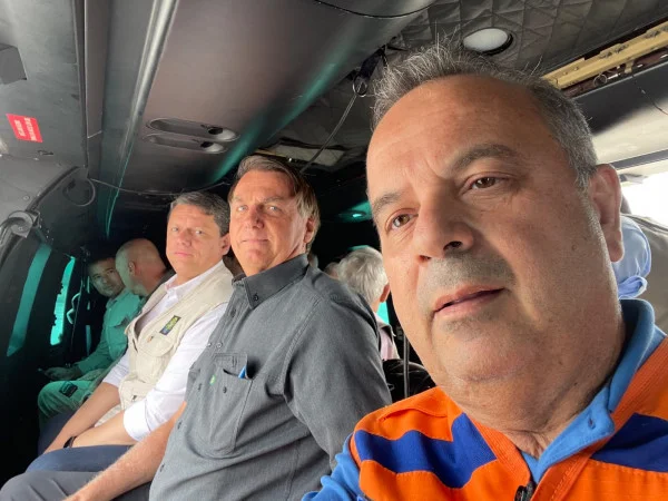 Bolsonaro sobrevoa, nesta terça, áreas atingidas por chuvas em SP