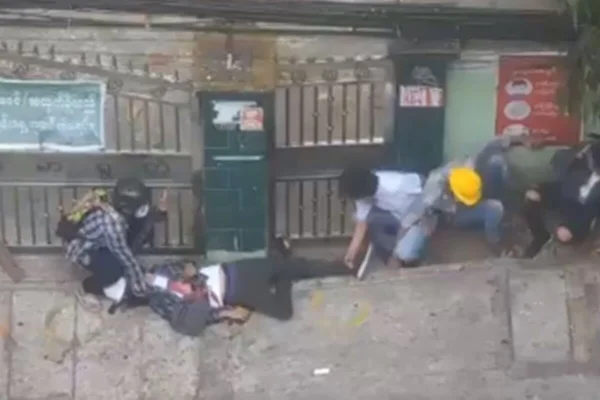 Feridos em protesto em Mianmar