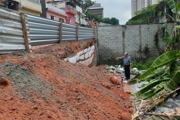 Imagem mostra desmoronamento em obra - Metrópoles