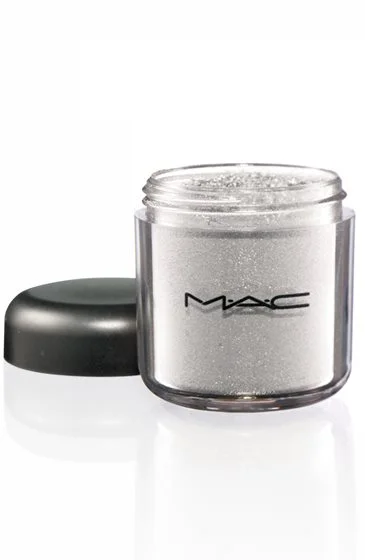 Pigment Reflects Blue - R$ 105. Pó colorido solto altamente concentrado e com ingredientes que contribuem para a boa aderência do produto à pele. Permite criar uma camada sutil de cor ou um efeito intenso. Não forma vincos nem aglomera. É fácil de espalhar e oferece longa duração Pigment Reflects Blue - R$ 105. Pó colorido solto altamente concentrado e com ingredientes que contribuem para a boa aderência do produto à pele. Permite criar uma camada sutil de cor ou um efeito intenso. Não forma vincos nem aglomera. É fácil de espalhar e oferece longa duração