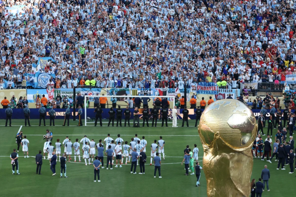 Dani Olmo critica Argentina por virar de costas na premiação da Copa - imagem 1 Dani Olmo critica Argentina por virar de costas na premiação da Copa - imagem 1