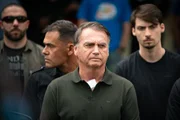 Bolsonaro na saída do hospital DF Star no domingo (14/9)