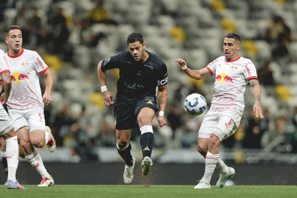 Imagem colorida da partida entre Atlético-MG x Bragantino