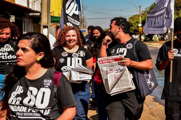Samara Mineiro faz campanha na Rodoviária e celebra resultado de pesquisa - destaque galeria Samara Mineiro faz campanha na Rodoviária e celebra resultado de pesquisa - destaque galeria