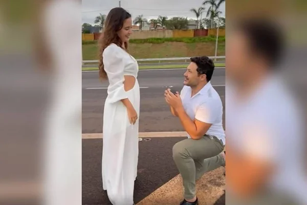 João Bosco pede namorada em casamento ao som de Barões da Pisadinha