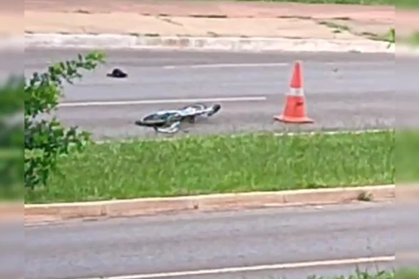 Adolescente é atropelado por caminhonete e sofre traumatismo craniano