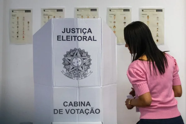 Teste de integridade das urnas eletrônicas com biometria