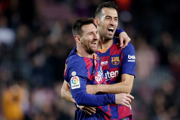 Foto colorida de Sergio Busquets e Lionel Messi, ex-jogadores do Barcelona - Metrópoles