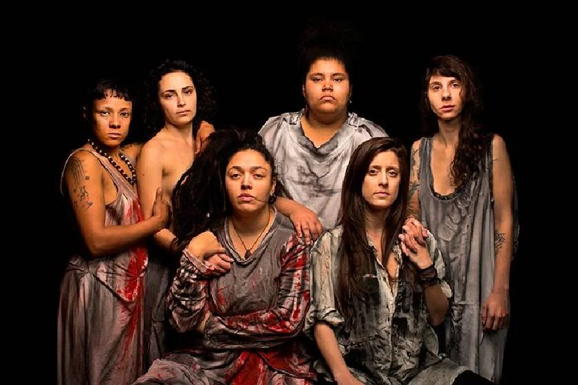 <b>Mulamba</b> — De Curitiba, Mulamba é uma banda 100% feminina, com músicas empoderadas, que falam da luta dos direitos, opressão e violência contra as mulheres. Com um álbum recém lançado, a banda começa a circular pelo país em turnê <b>Mulamba</b> — De Curitiba, Mulamba é uma banda 100% feminina, com músicas empoderadas, que falam da luta dos direitos, opressão e violência contra as mulheres. Com um álbum recém lançado, a banda começa a circular pelo país em turnê