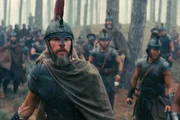 Estrelado por Matt Damon como Odisseu, A Odisseia acompanha a perigosa jornada de 10 anos do herói de volta a Ítaca após a Guerra de Troia