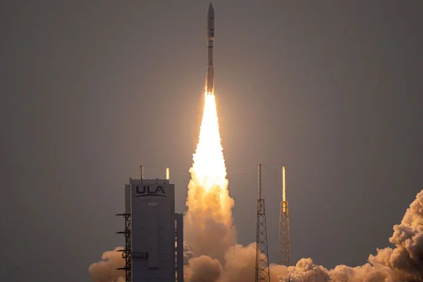 Amazon lança 27 satélites para disputar mercado com a Starlink - Metrópoles