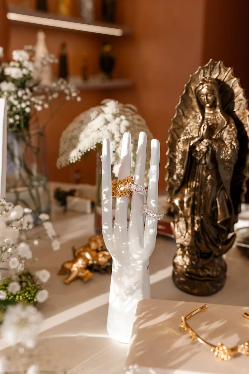 A coleção tem como principal protagonista Nossa Senhora de Guadalupe A coleção tem como principal protagonista Nossa Senhora de Guadalupe