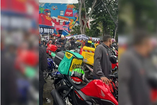 Ato reuniu mais de 100 motoboys na capital paulista e fez parte da mobilização nacional de entregadores por melhores condições de trabalho - Metrópoles