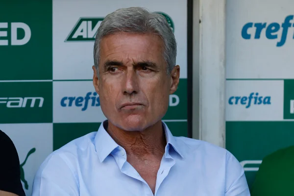 Mansão e fortuna: veja detalhes da proposta do Al-Nassr por Luís Castro