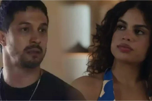 Montagem colorida de Oto e Bia, personagens da novela Travessia - Metrópoles