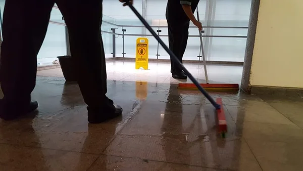 Chuva forte provoca alagamento na Câmara Legislativa do DF