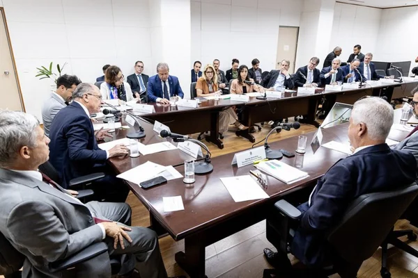 Conselho presidido por Alckmin faz moção crítica ao aumento da Selic