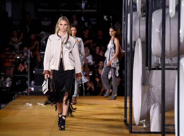 LFW: Burberry busca a própria evolução na primavera/verão 2020