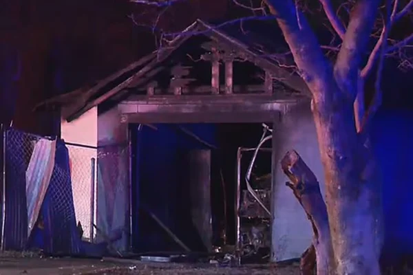 Homem é acusado de incendiar casa e nos Estados Unidos