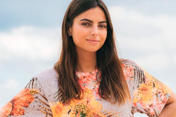 Kelly Piquet larga a moda para trabalhar na Formula E