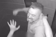 Cleber foi flagrado agredindo a companheira