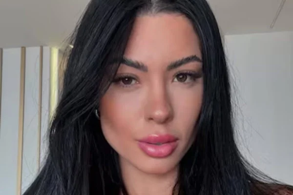 Sujeira e coceira: cliente denuncia clínica de Rayane Figliuzzi
